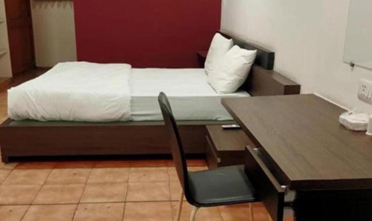 Hotel Sun N Step Club Ahmedabad Exteriör bild