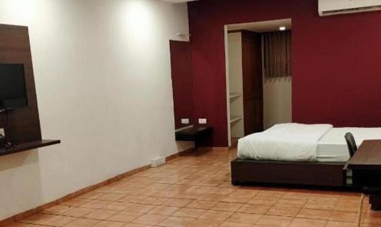 Hotel Sun N Step Club Ahmedabad Exteriör bild