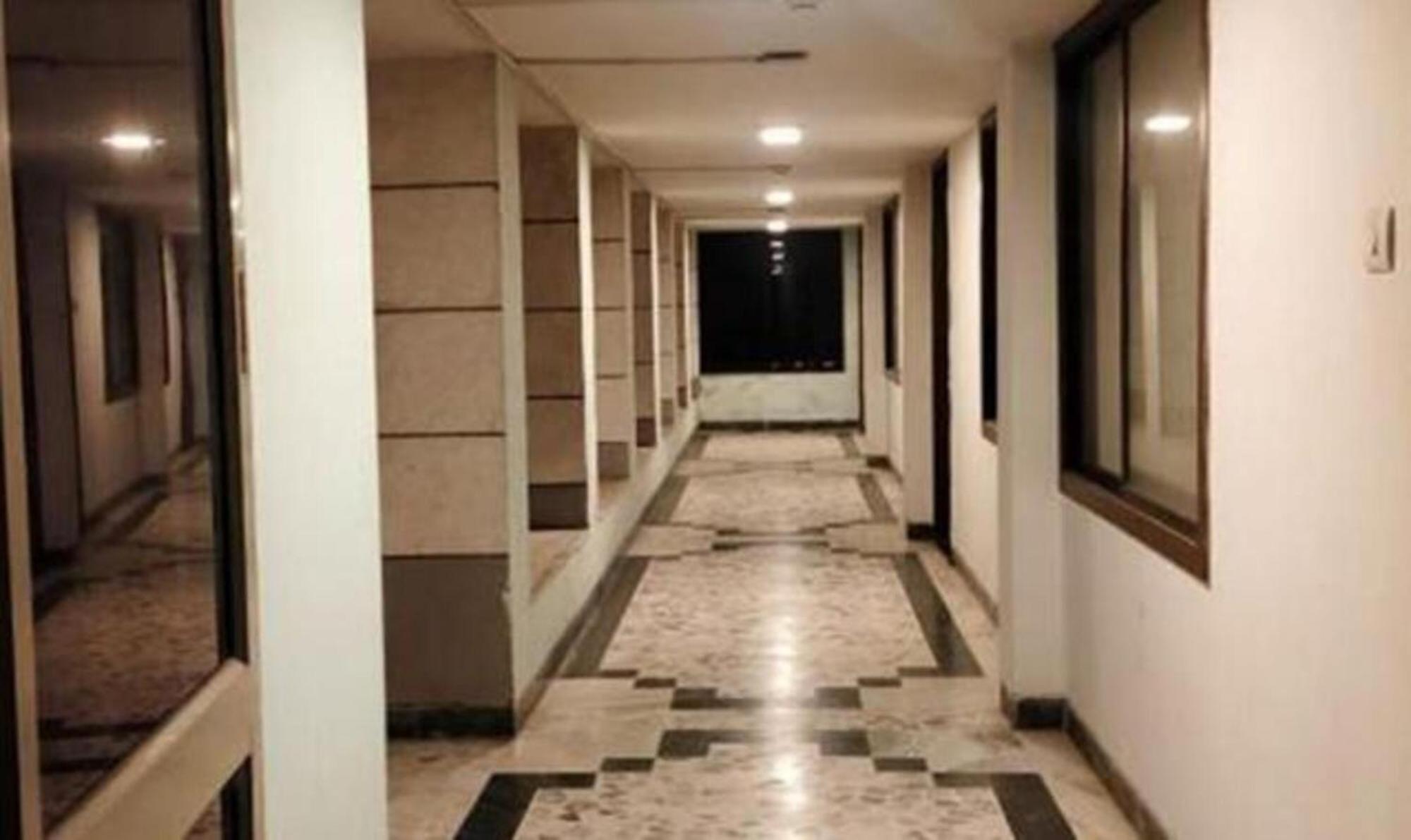 Hotel Sun N Step Club Ahmedabad Exteriör bild