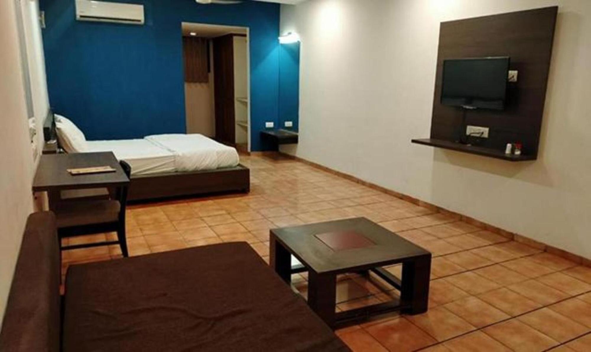 Hotel Sun N Step Club Ahmedabad Exteriör bild