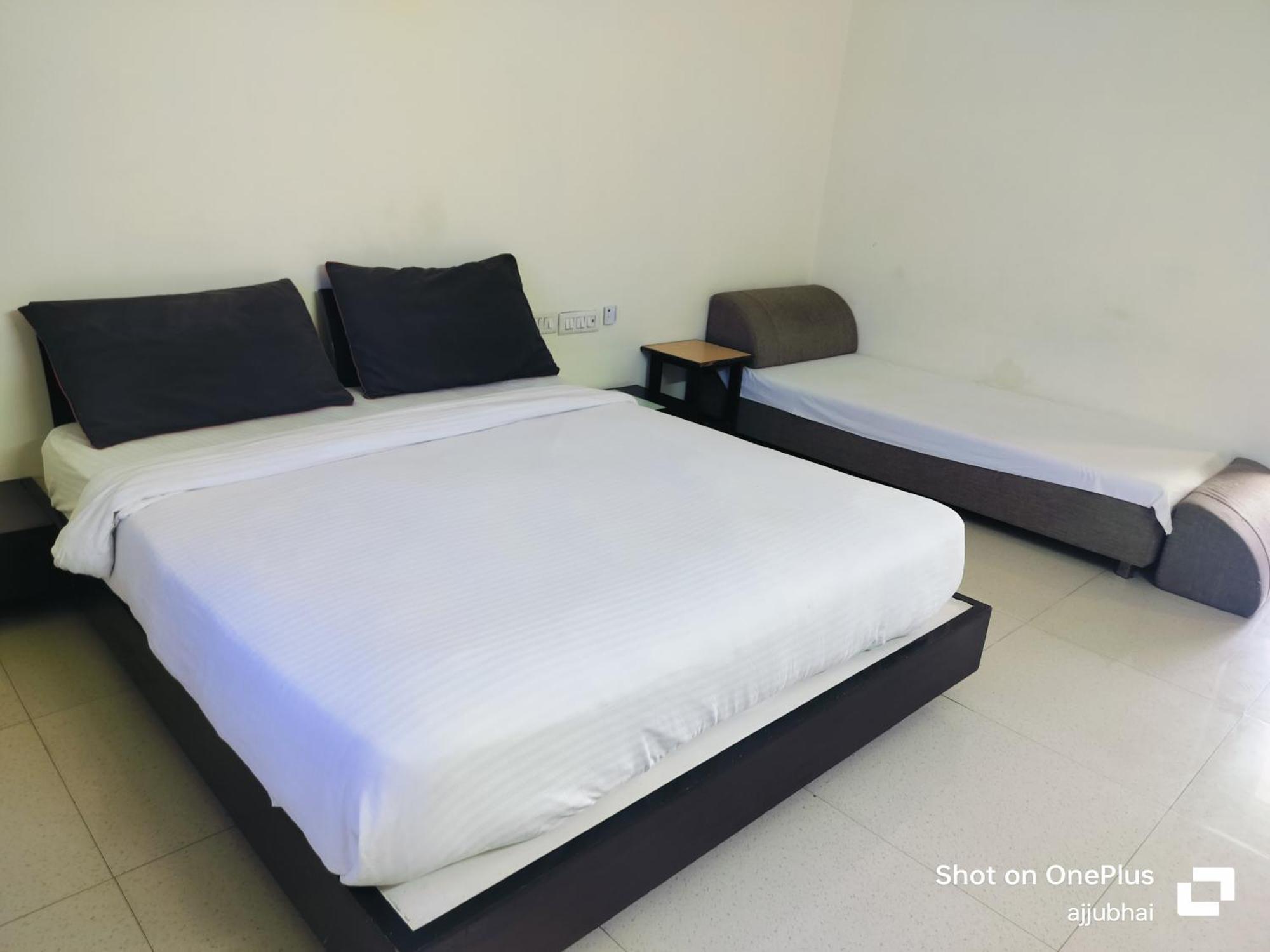 Hotel Sun N Step Club Ahmedabad Exteriör bild