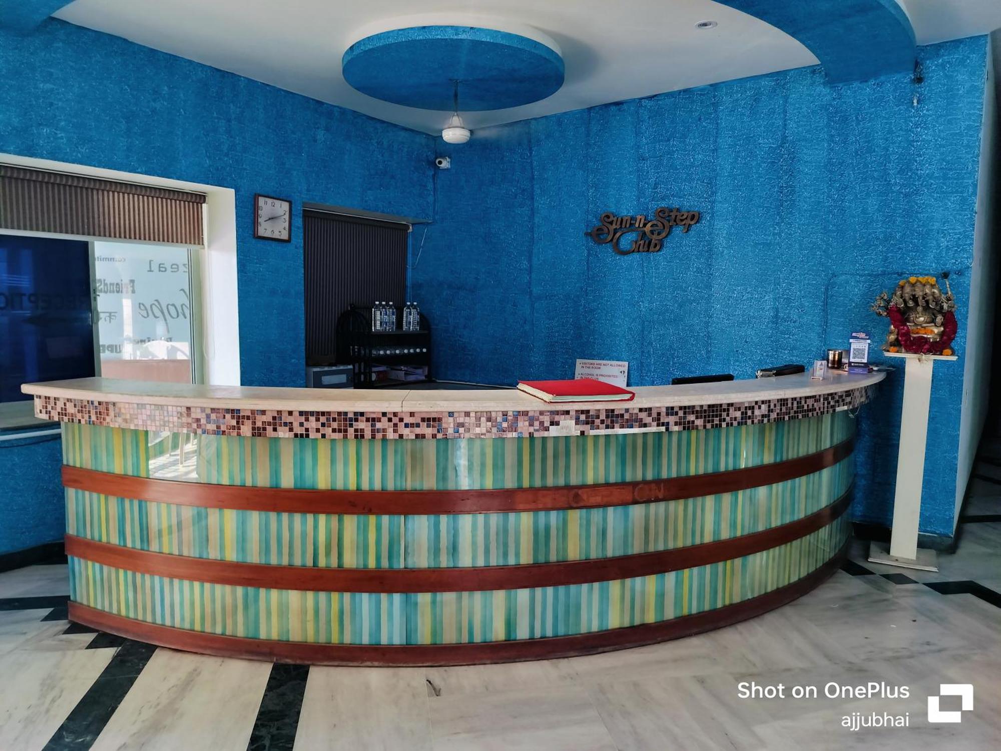 Hotel Sun N Step Club Ahmedabad Exteriör bild