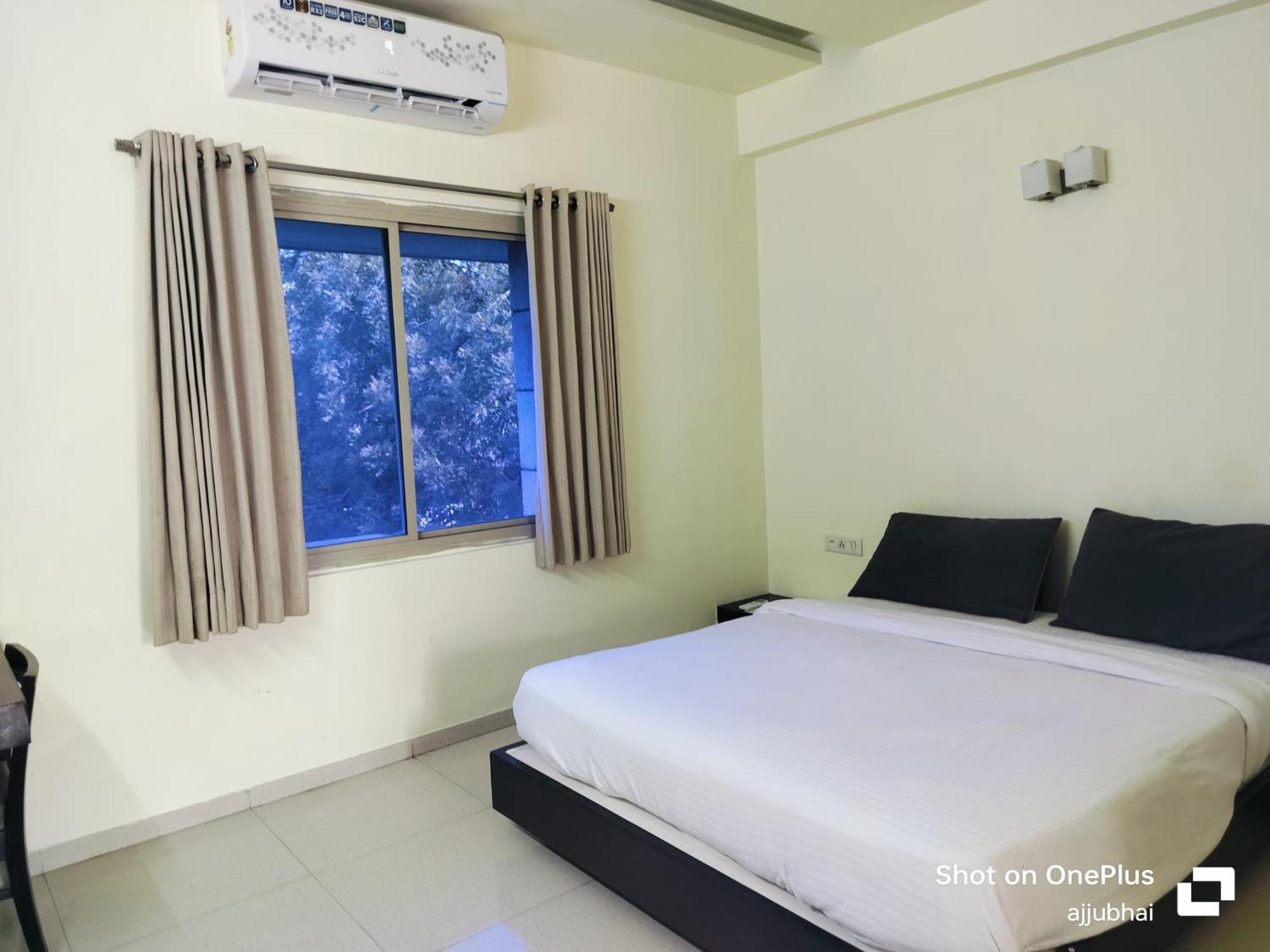 Hotel Sun N Step Club Ahmedabad Exteriör bild